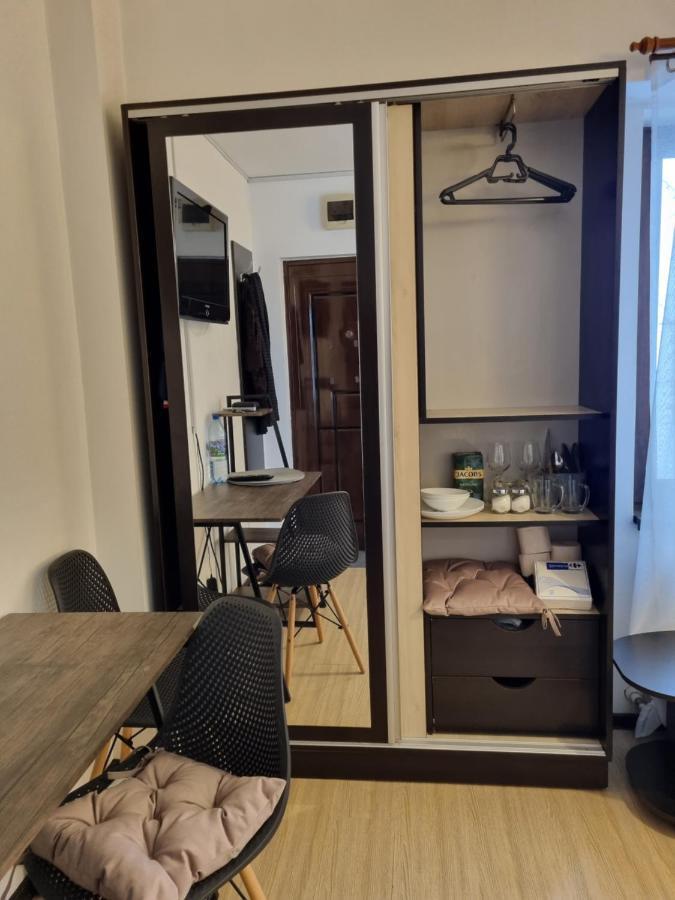 Central & Comfy, Peaceful Apt In Яссы Экстерьер фото