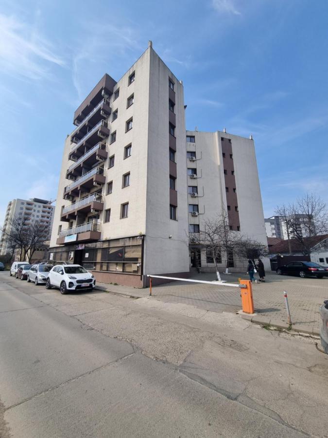 Central & Comfy, Peaceful Apt In Яссы Экстерьер фото