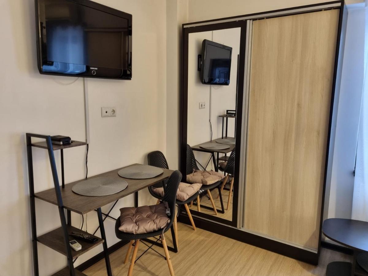 Central & Comfy, Peaceful Apt In Яссы Экстерьер фото