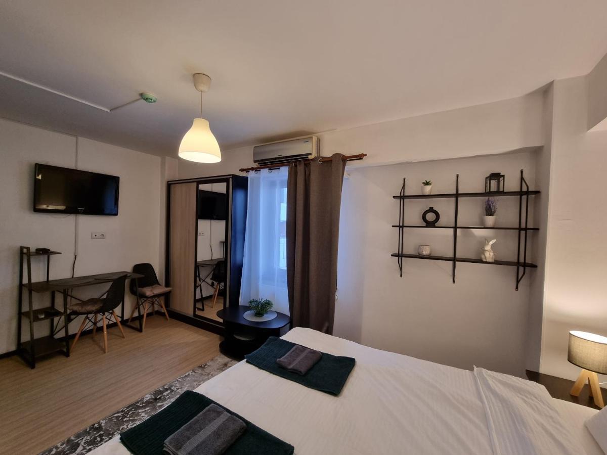Central & Comfy, Peaceful Apt In Яссы Экстерьер фото