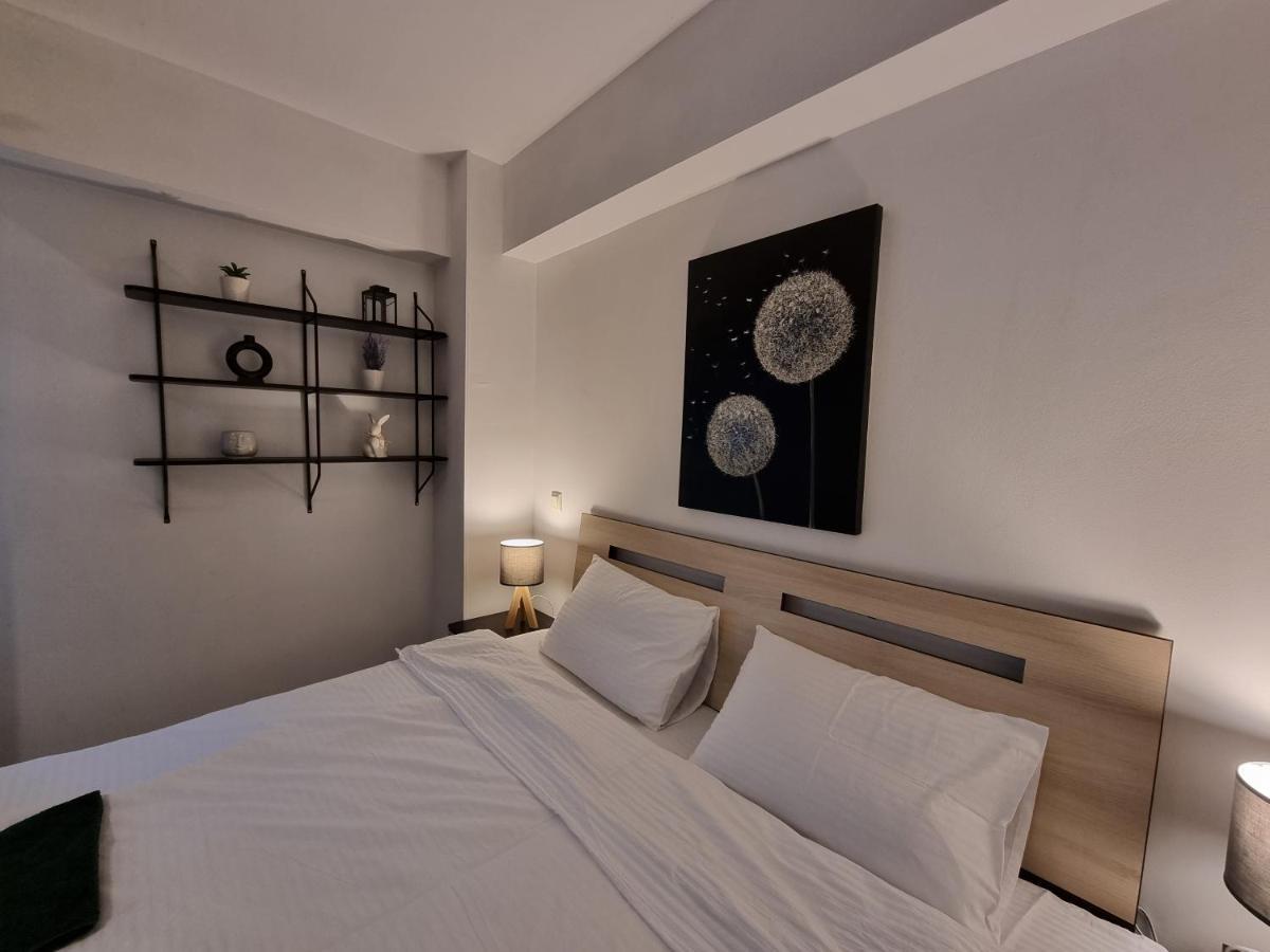 Central & Comfy, Peaceful Apt In Яссы Экстерьер фото