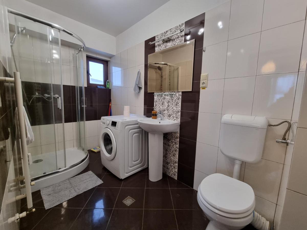 Central & Comfy, Peaceful Apt In Яссы Экстерьер фото